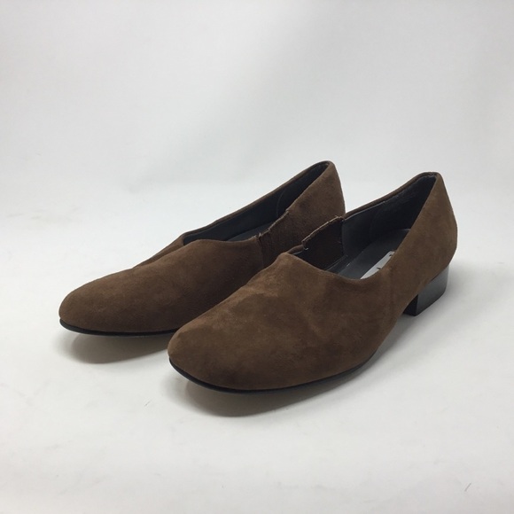 COUP D’ETAT Brown Suede Flats. - Picture 2 of 12
